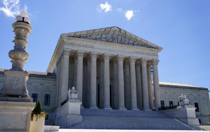Corte Suprema de Estados Unidos redefine el poder de Donald Trump al golpear el asilo y afianzar la ciudadanía por  nacimiento