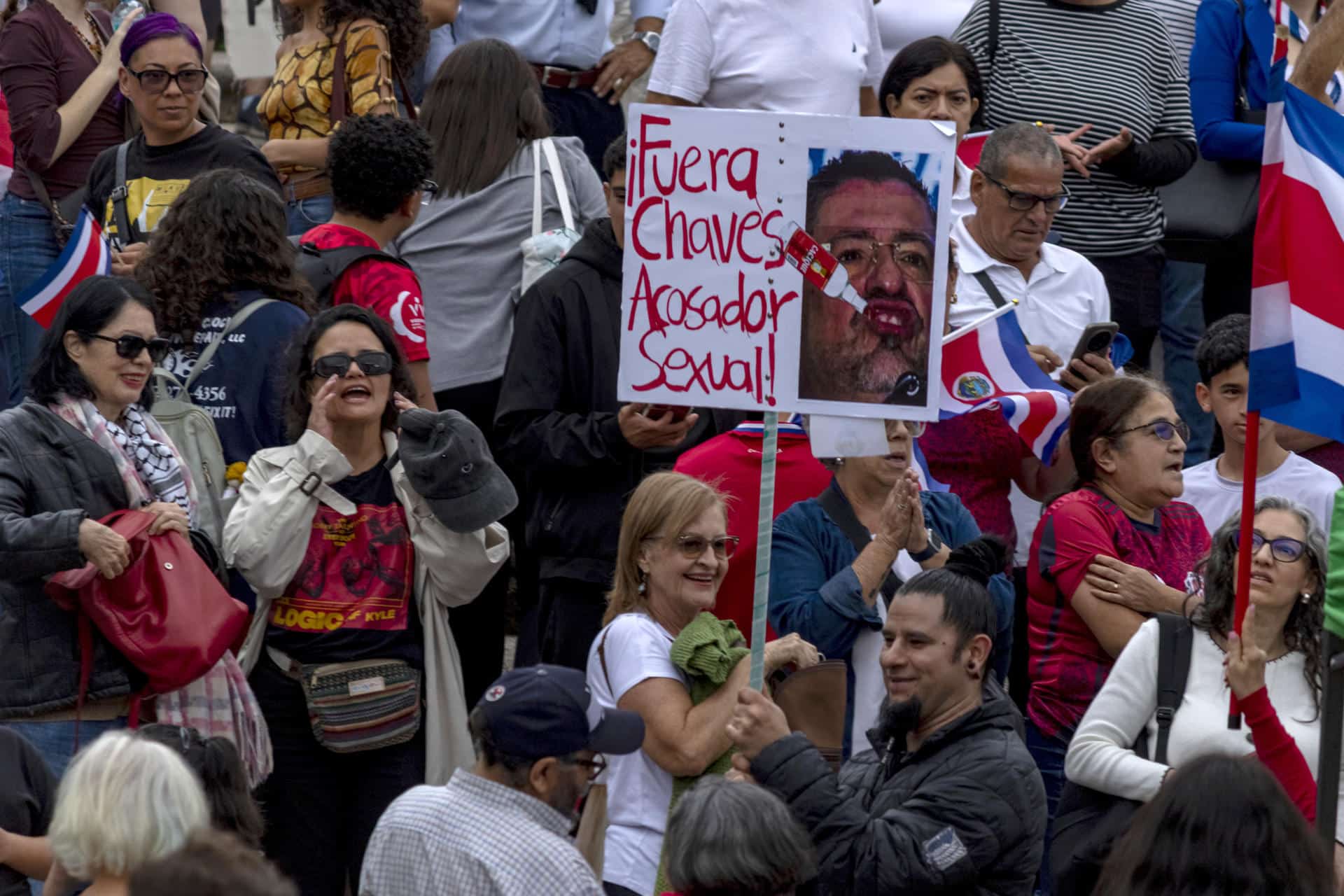 Crisis de poderes pone a prueba solidez democrática de Costa Rica
