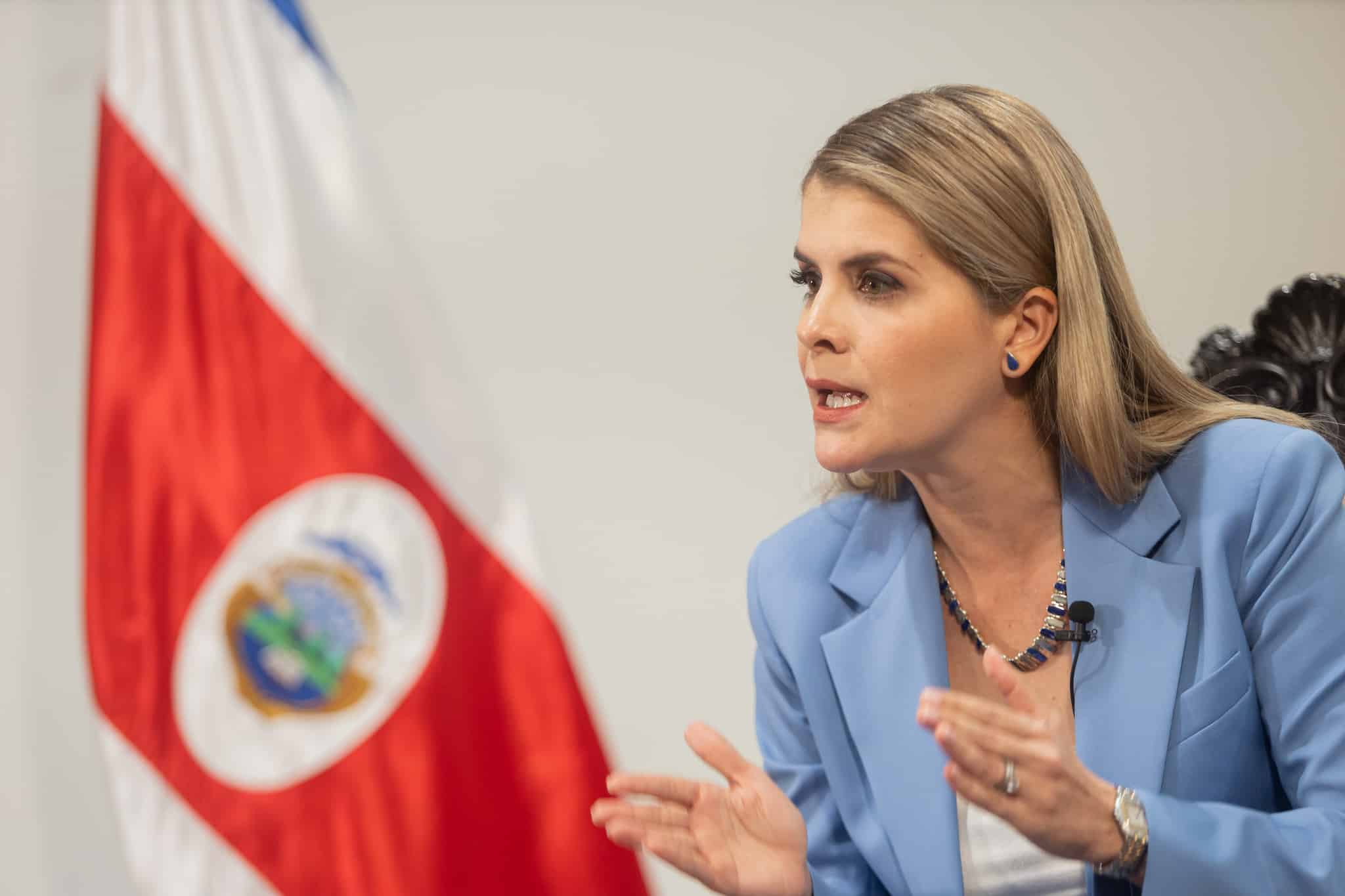 Ataques, recortes y disputas políticas en Costa Rica. ¿Qué hay detrás del enfrentamiento entre Laura Fernández y el Poder judicial?