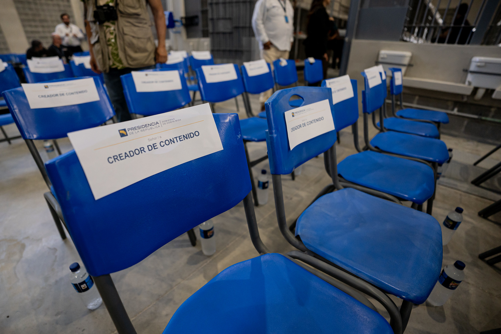 Creadores de contenido y muchas amenazas políticas en la inauguración de la megacárcel de Costa Rica inspirada en el modelo Bukele
